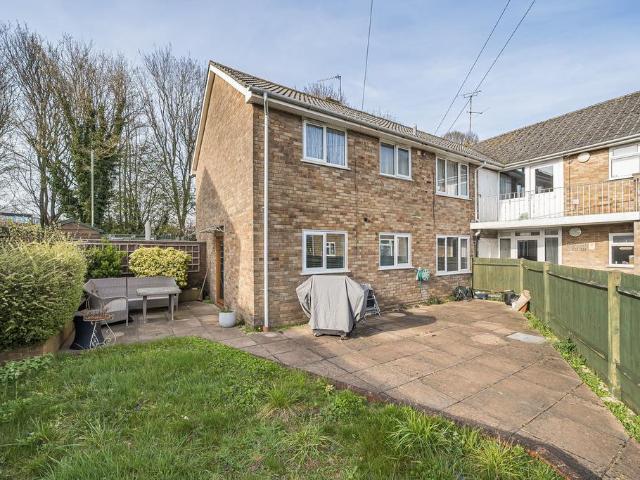 Flat for sale in Basingstoke, Basingstoke and Deane