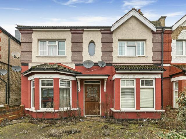 Flat for sale in London Borough of Croydon, Norbury
