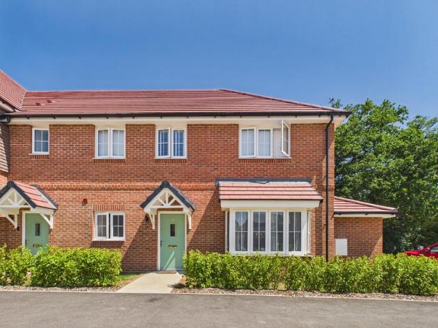 Flat for sale in Finchampstead