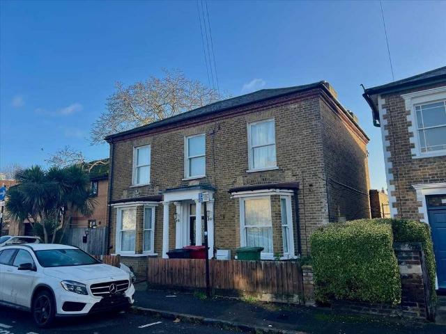 Flat for sale in Slough
