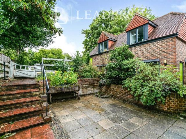 Flat for sale in The Butts, Kent