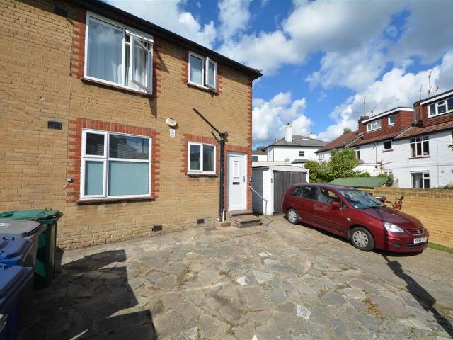 Flat for sale in Finchley, Greater London