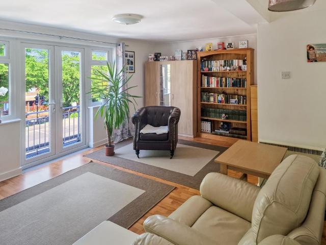 Flat for sale in Westborough