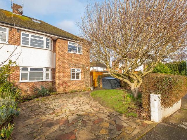 Flat for sale in Hampton Wick, Greater London