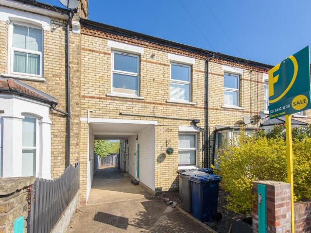 Flat for sale in Friern Barnet, Greater London