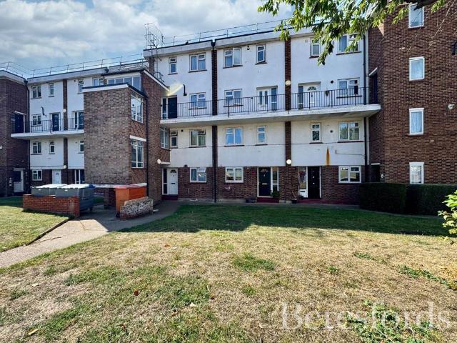Flat for sale in Hornchurch, Greater London