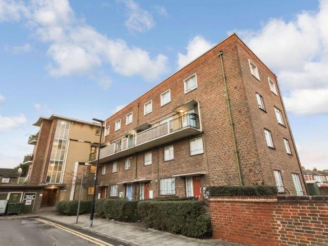 Flat for sale in South Tottenham, Greater London