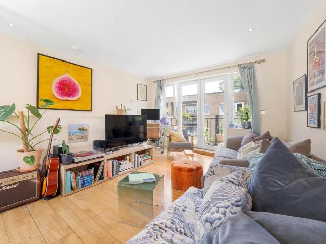 Flat for sale in Brixton, Greater London