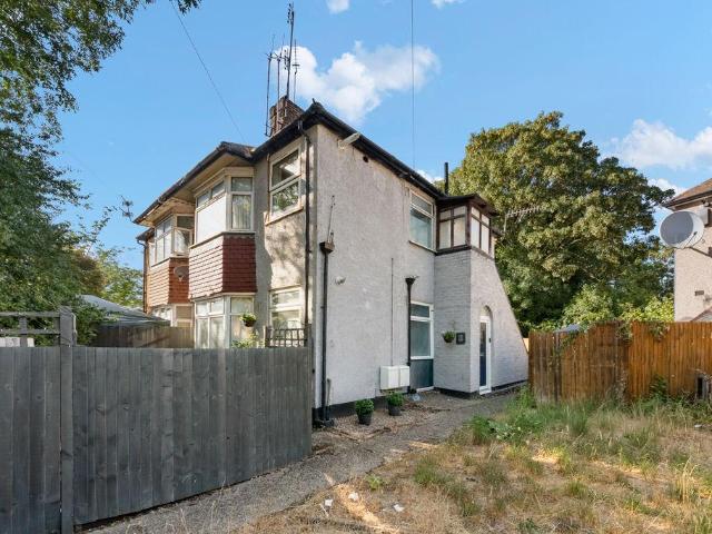 Flat for sale in London Borough of Ealing, Greater London