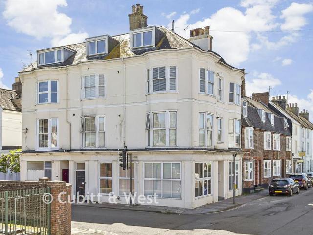 Flat for sale in Lewes, Iford