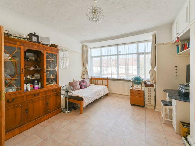 Flat for sale in London Borough of Merton, Mitcham