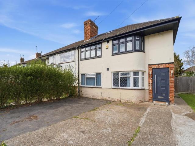 Flat for sale in Slough