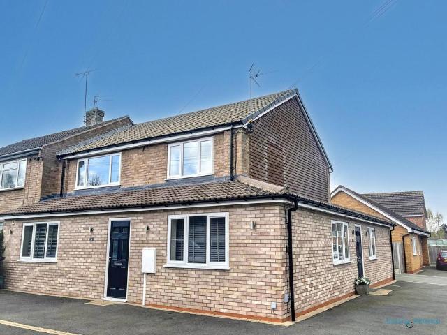 Flat for sale in Alderminster, Warwickshire