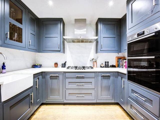 Flat for sale in Earl's Court, Greater London