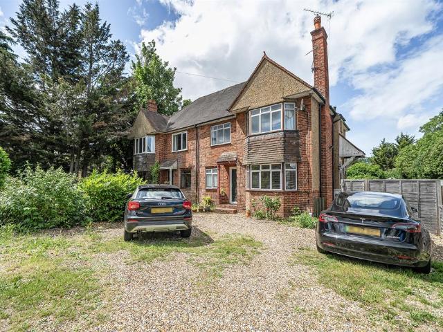 Flat for sale in Maidenhead