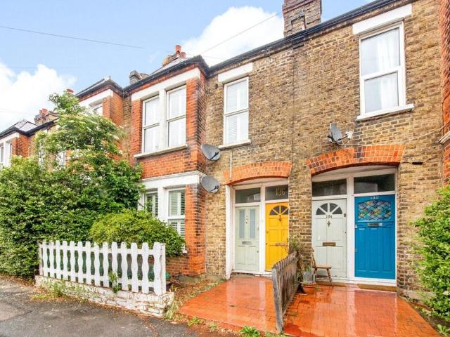 Flat for sale in West Norwood, Greater London