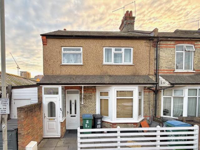 Flat for sale in North Watford