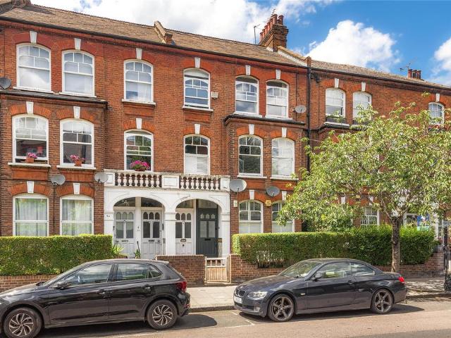 Flat for sale in Battersea, Greater London