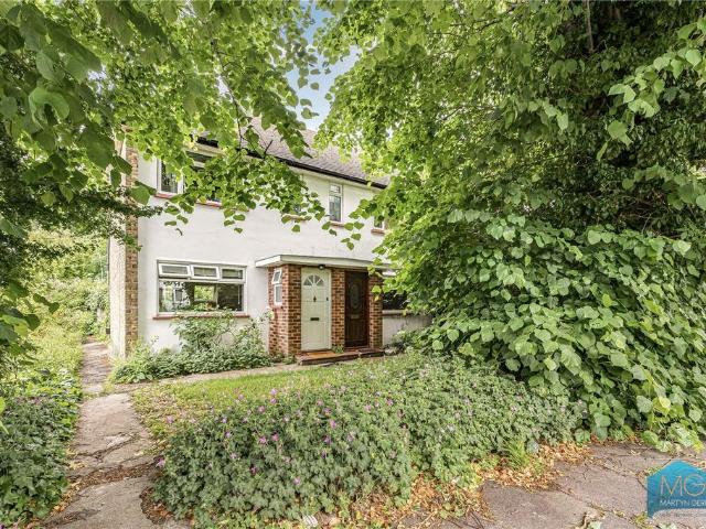 Flat for sale in Finchley, Greater London