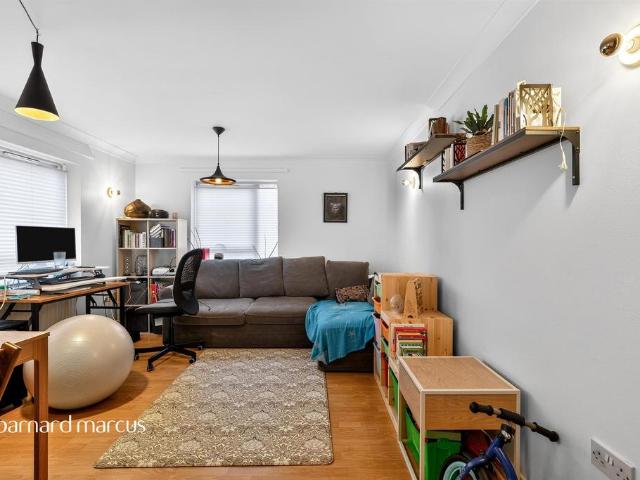 Flat for sale in Camberwell, Greater London