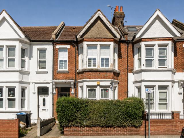 Flat for sale in London Borough of Merton, Mitcham