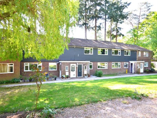 Flat for sale in Old Dean, Heol-las