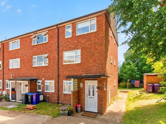 Flat for sale in King's Walden, Hertfordshire