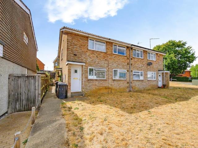 Flat for sale in Hockwell Ring, Leagrave