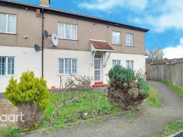 Flat for sale in Yeading, Greater London
