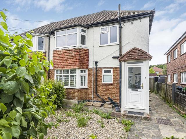 Flat for sale in Bromley Common, Greater London