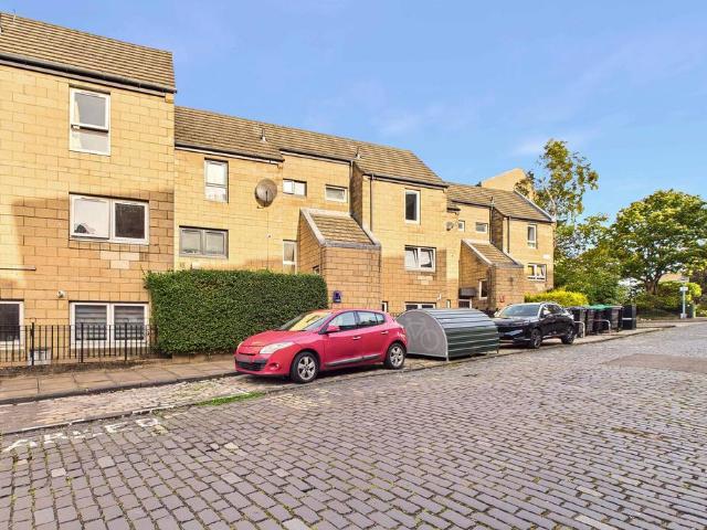 Flat for sale in North Leith, Scotland