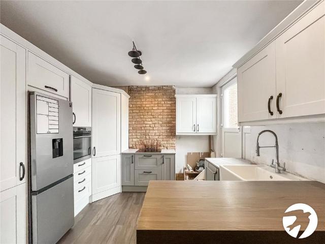 Flat for sale in Midway, Kent