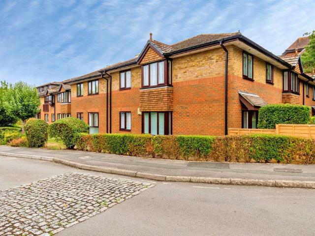 Flat for sale in Bassett, City Of Southampton
