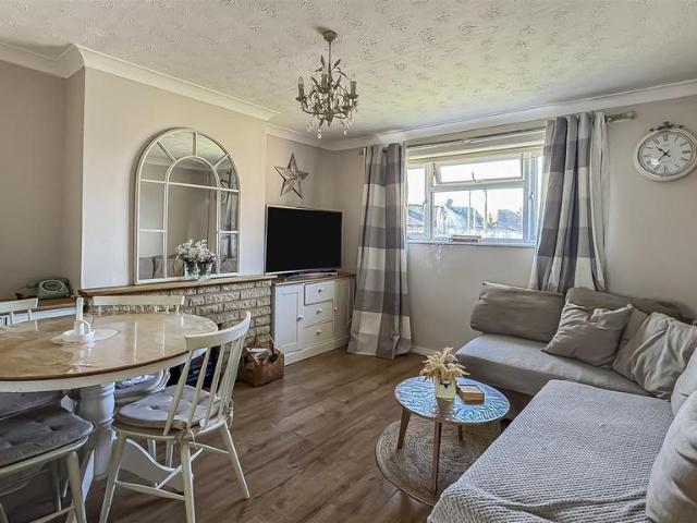 Flat for sale in Slough