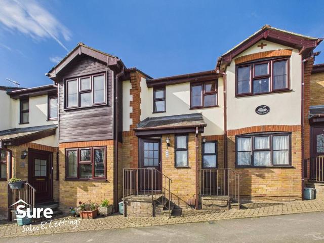 Flat for sale in Pouchen End, Hertfordshire