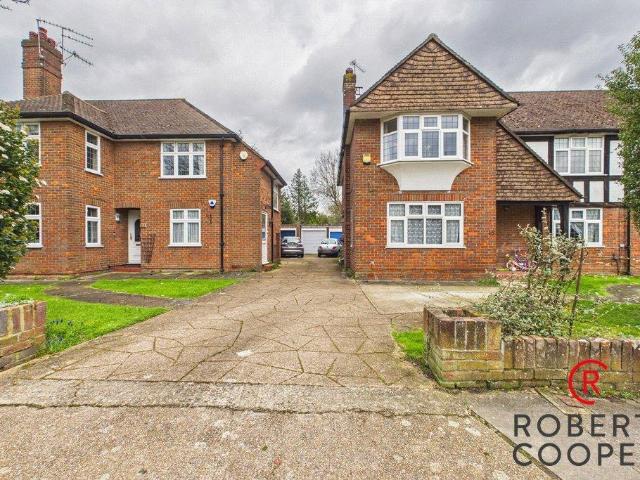 Flat for sale in Eastcote, Greater London