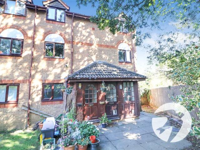 Flat for sale in London Borough of Bexley, Greater London