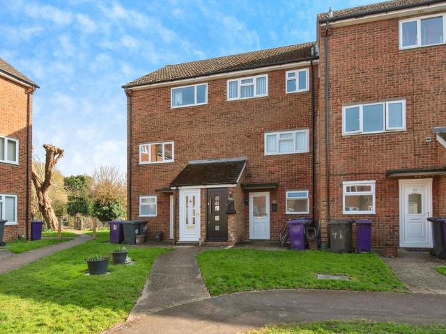 Flat for sale in King's Walden, Hertfordshire
