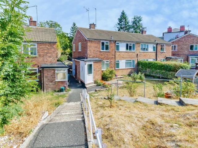 Flat for sale in Hillview, Surrey