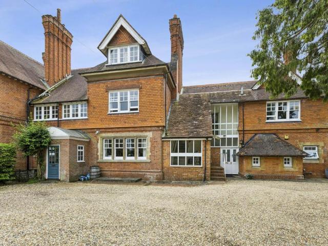 Flat for sale in Shiplake, Berrick Salome