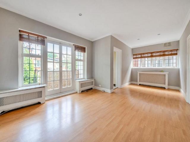 Flat for sale in London Borough of Ealing, Isle Of Man