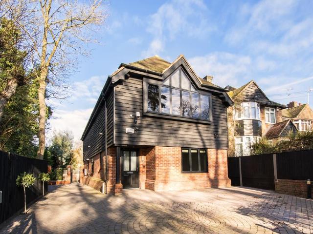 Flat for sale in Beaconsfield, Penn Bottom