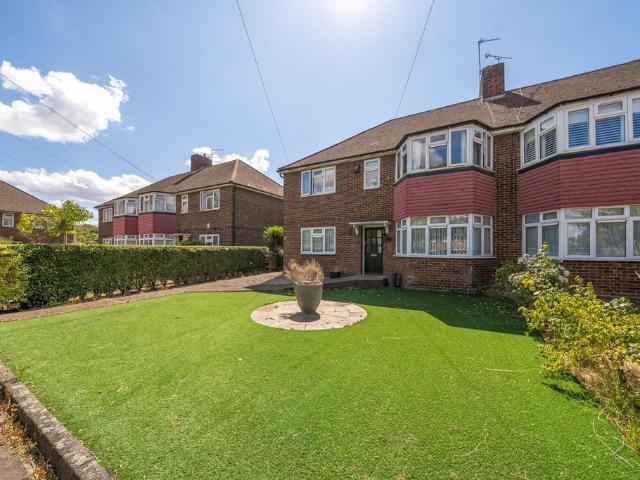 Flat for sale in Albany Park, Greater London