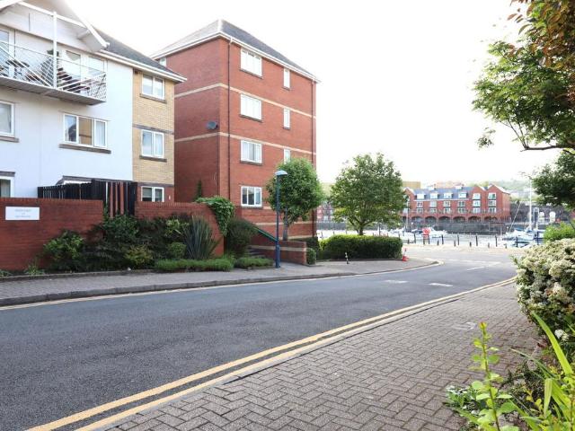 Flat for sale in Nangreaves, Wales