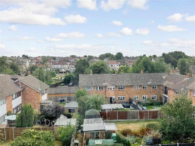 Flat for sale in Hornchurch, Greater London