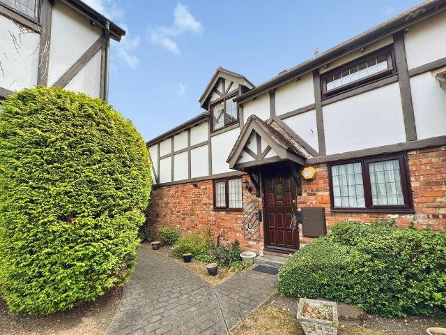 Flat for sale in The Hale, Greater London