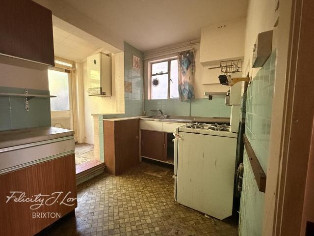 Flat for sale in Streatham, Greater London