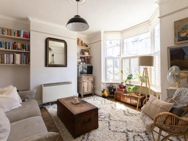 Flat for sale in West Hill, Guestling Green