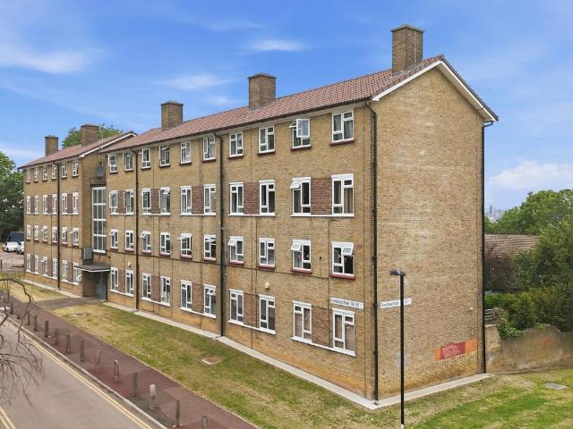 Flat for sale in London Borough of Lewisham, Forest Hill
