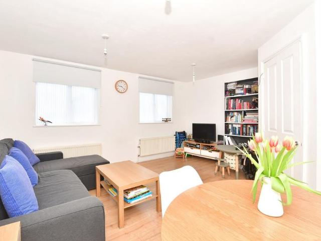 Flat for sale in London Borough of Croydon, Cat Hill